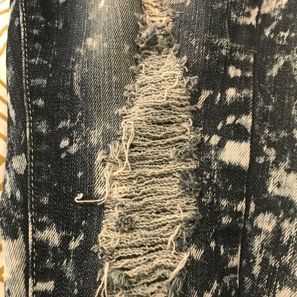 Low Rise Acid Washed Ripped Jeans - Picture 11 of 11